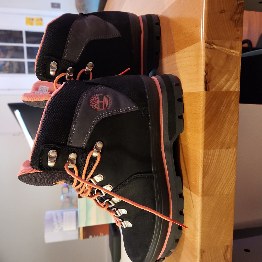 Timberland hiking boots size 7